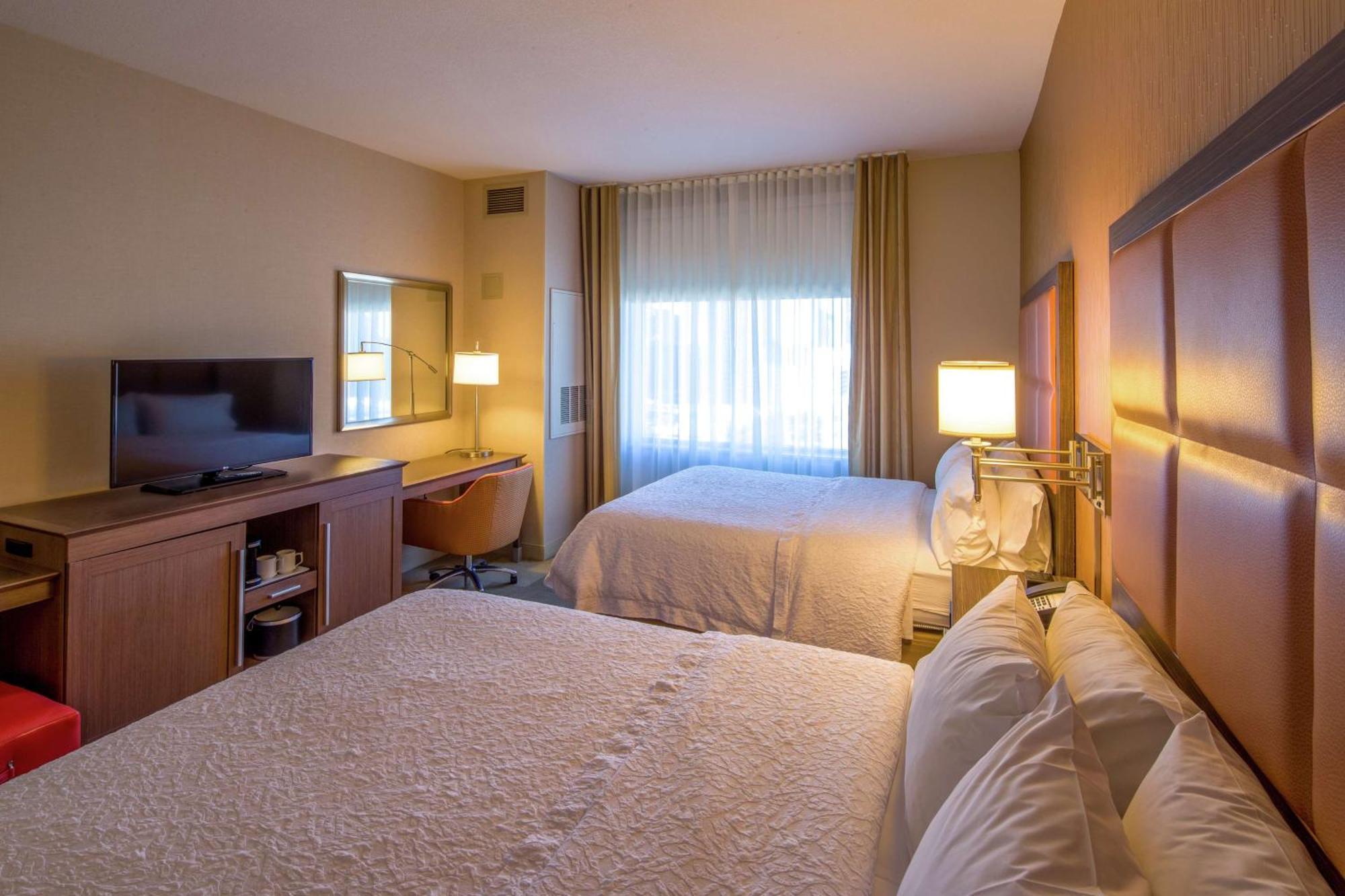 Hampton Downtown 3*