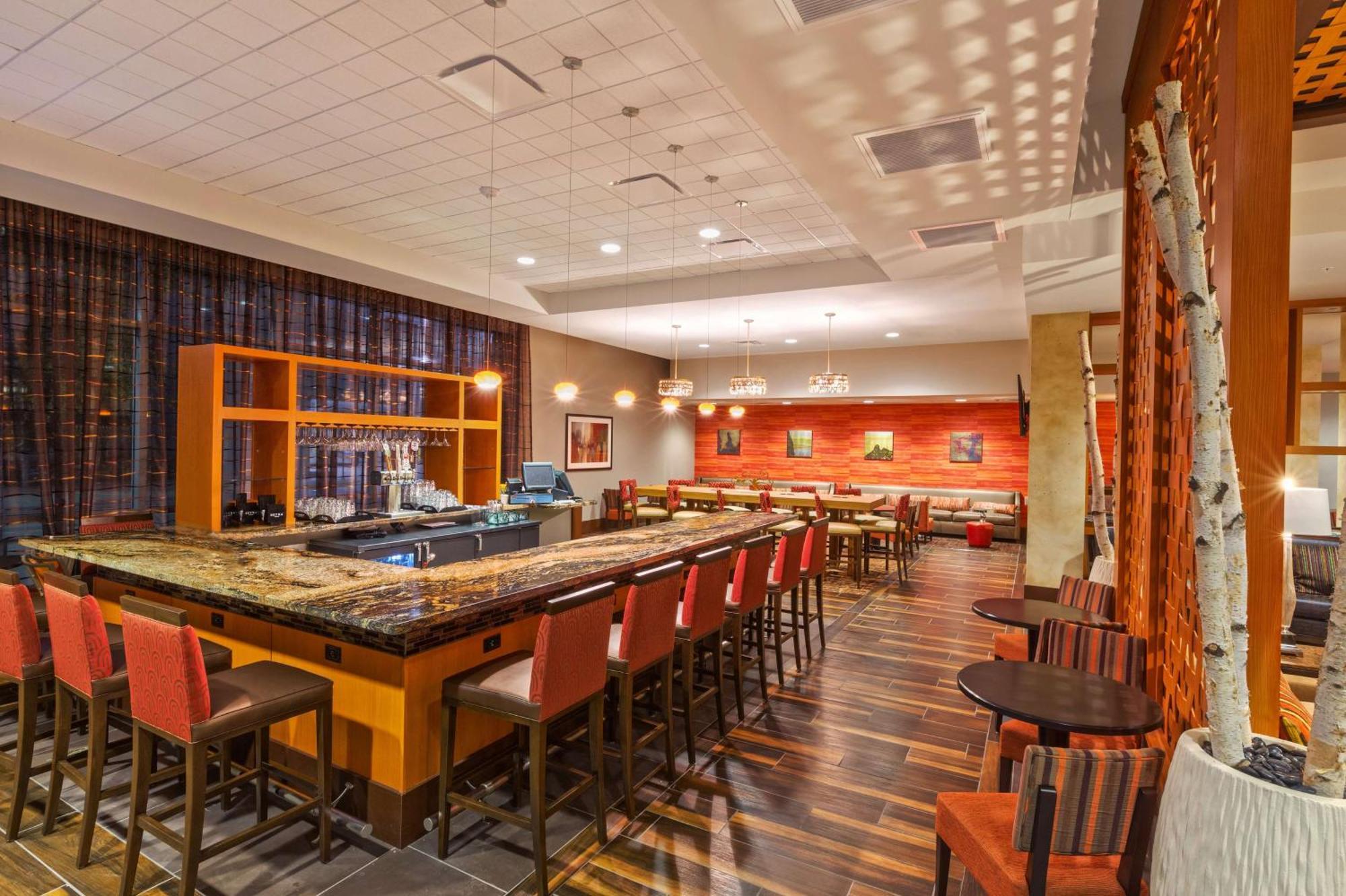 Hampton Downtown Hotel 3*