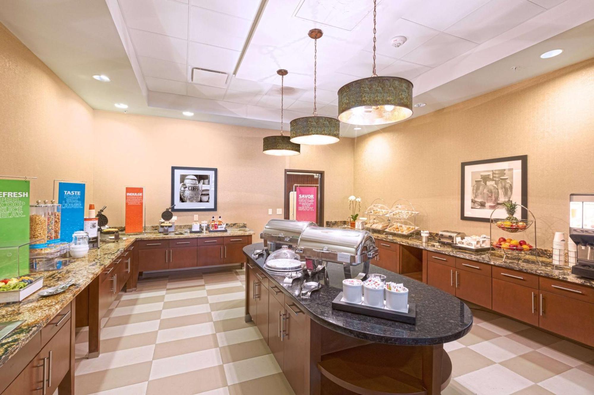 Hampton Downtown 3*